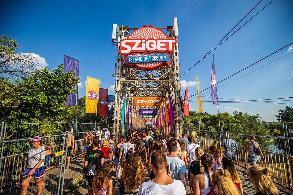 Sziget Festival Days 6 and 7: Shawn Mendes Charms, Arctic Monkeys Make the Rain Go Away
